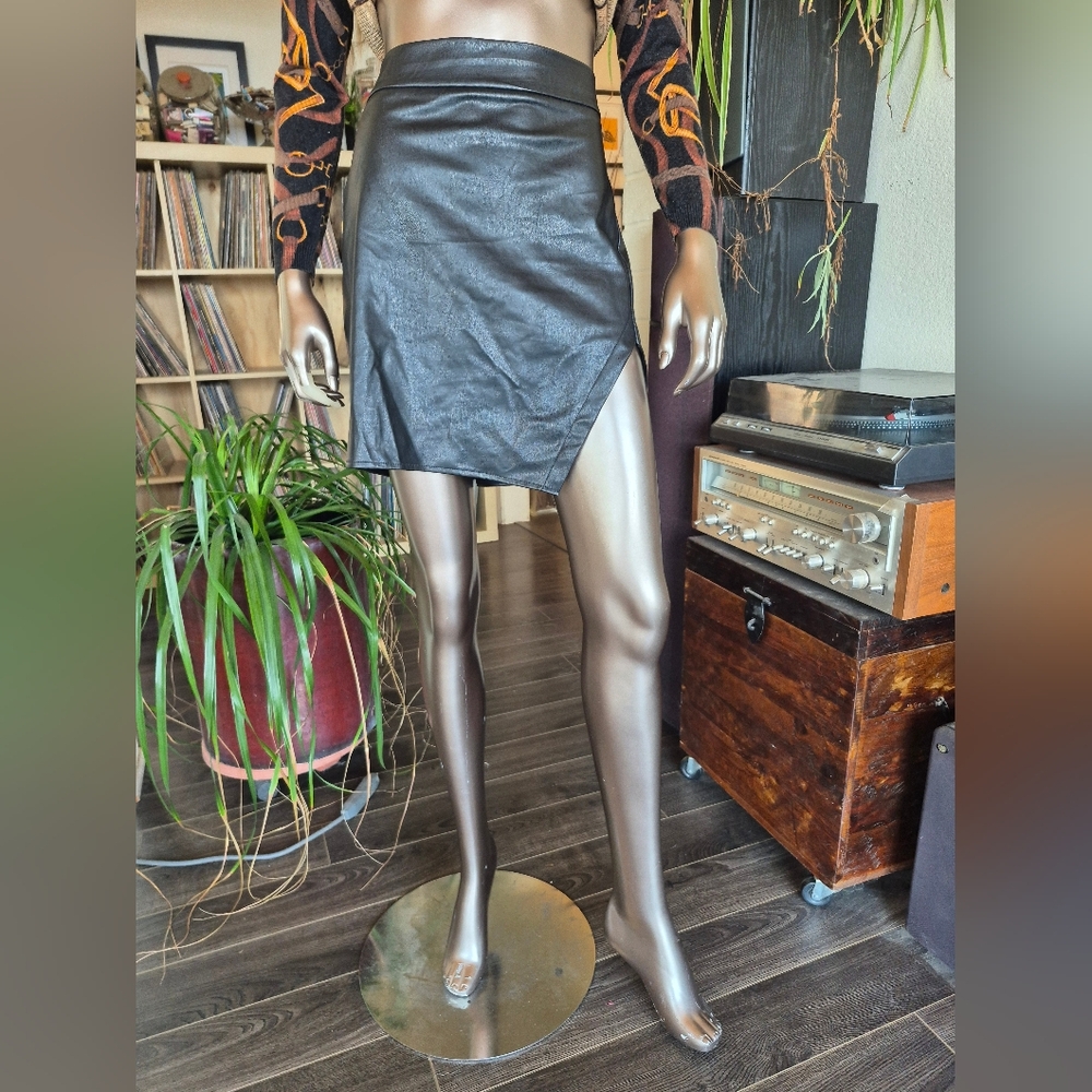 Choles Black Faux Leather Mini Skirt